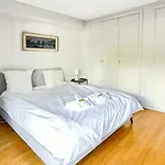 Deluxe 2 Bedroom Apartment With Parking