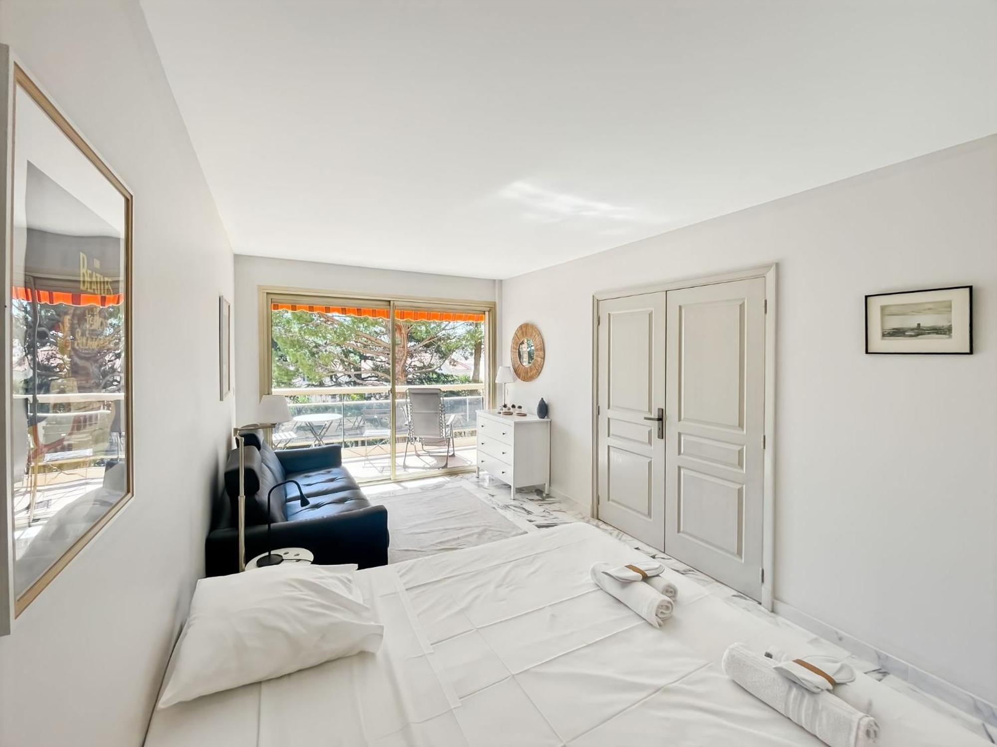 Deluxe 2 Bedroom Apartment With Parking Apartment Cannes